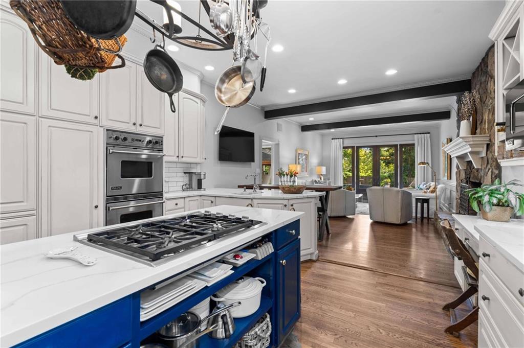 937 Buckingham Circle NW