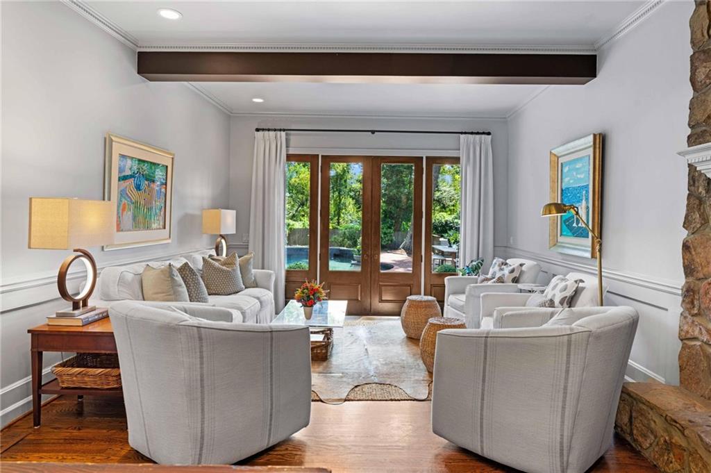 937 Buckingham Circle NW