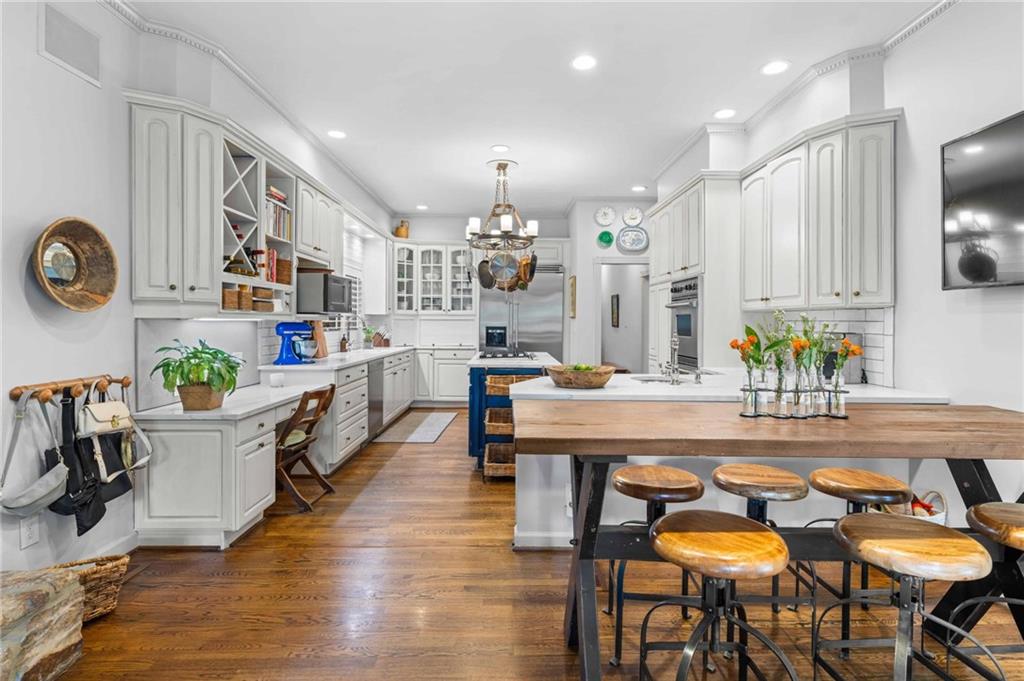 937 Buckingham Circle NW