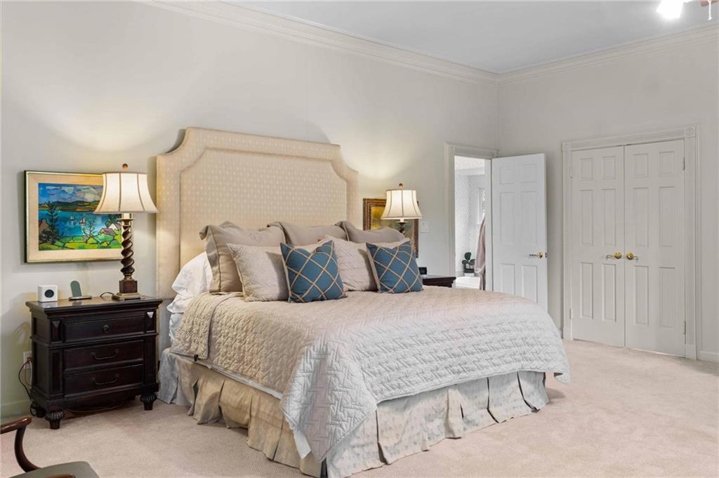 937 Buckingham Circle NW