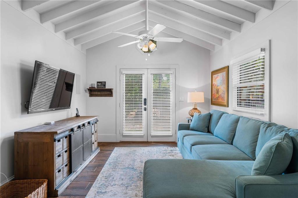 937 Buckingham Circle NW