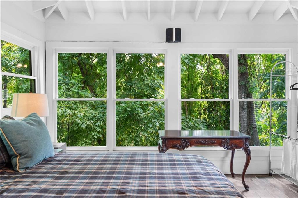 937 Buckingham Circle NW