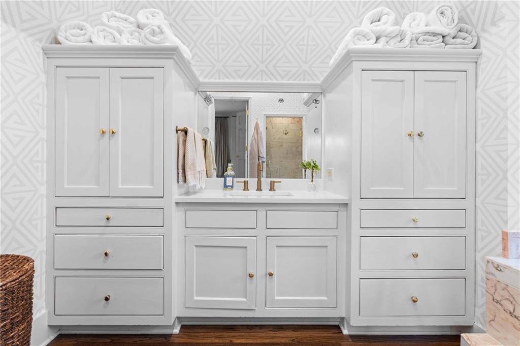 937 Buckingham Circle NW