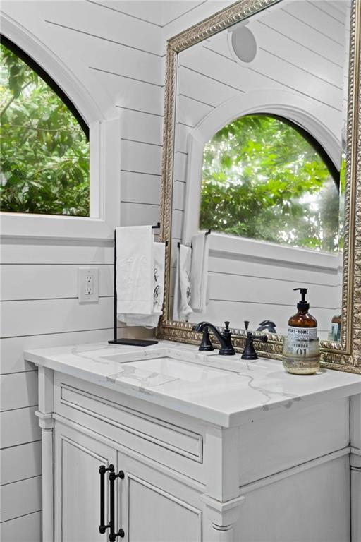 937 Buckingham Circle NW