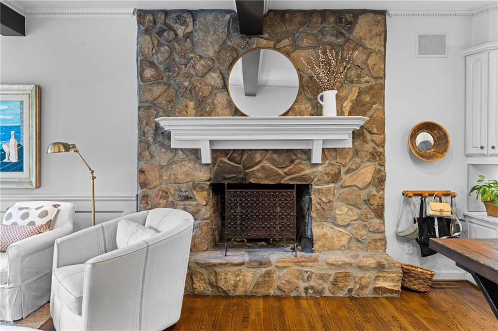 937 Buckingham Circle NW