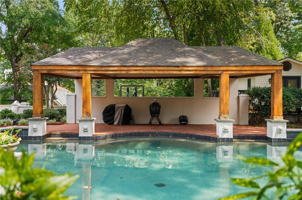 937 Buckingham Circle NW