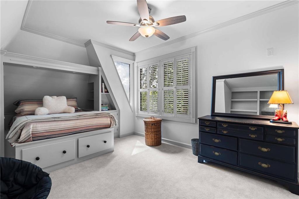 937 Buckingham Circle NW