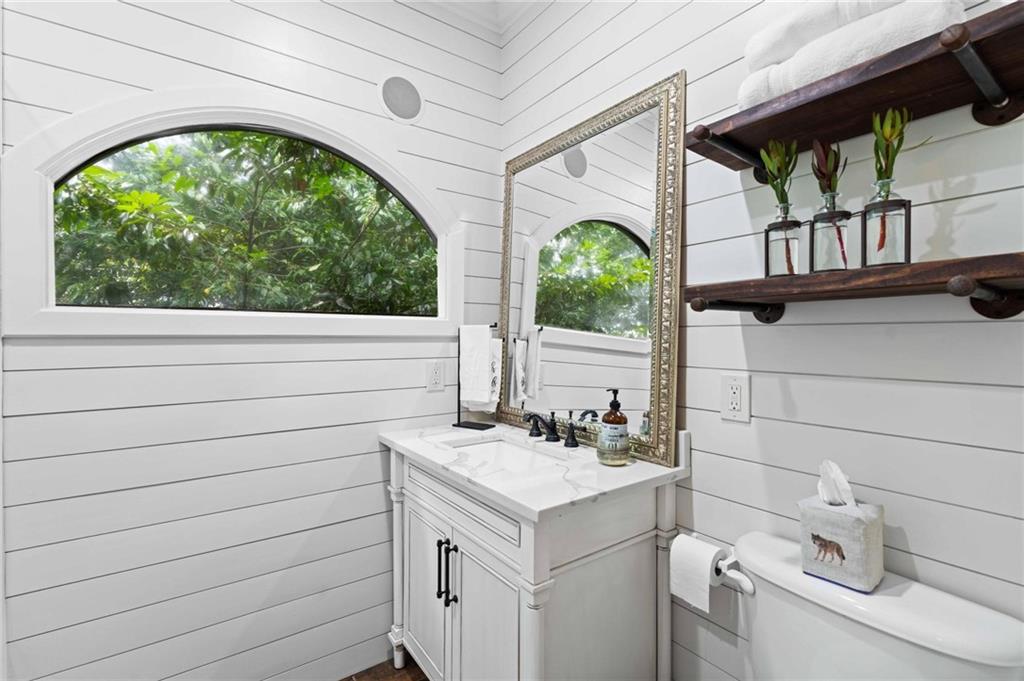 937 Buckingham Circle NW