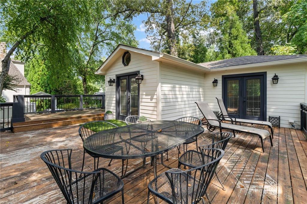 937 Buckingham Circle NW