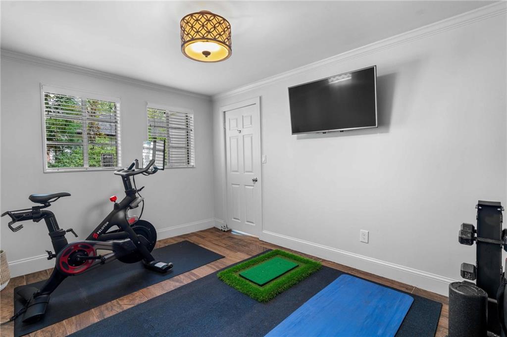 937 Buckingham Circle NW