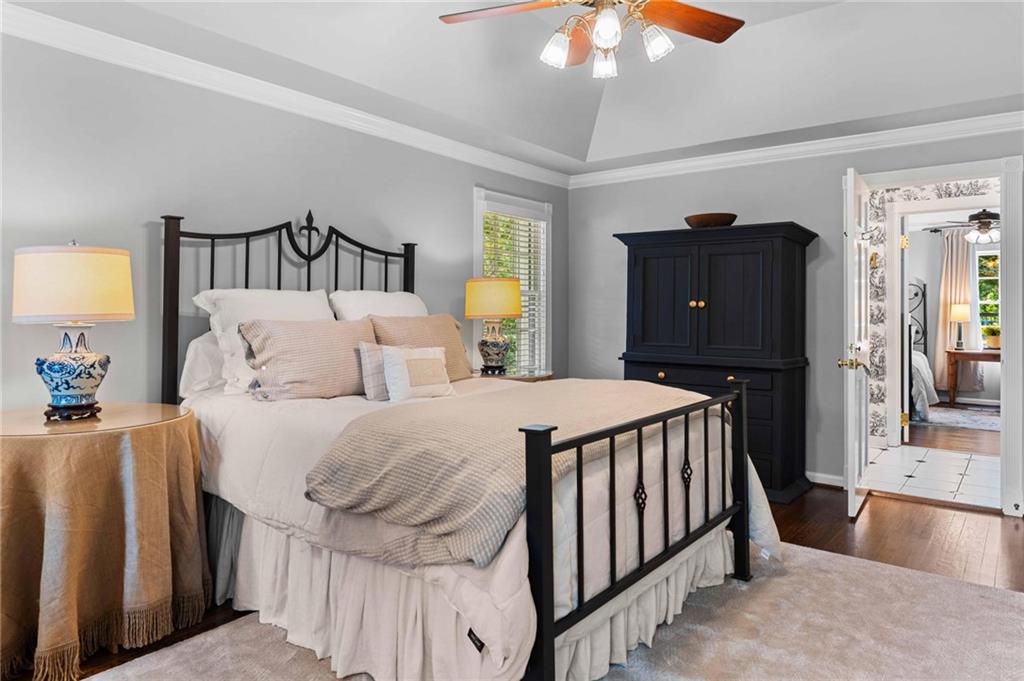 937 Buckingham Circle NW