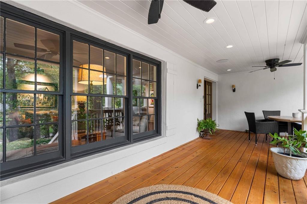 937 Buckingham Circle NW