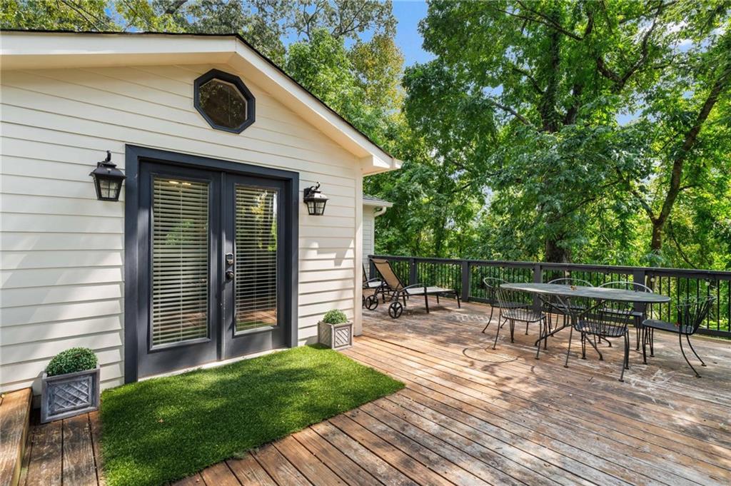 937 Buckingham Circle NW