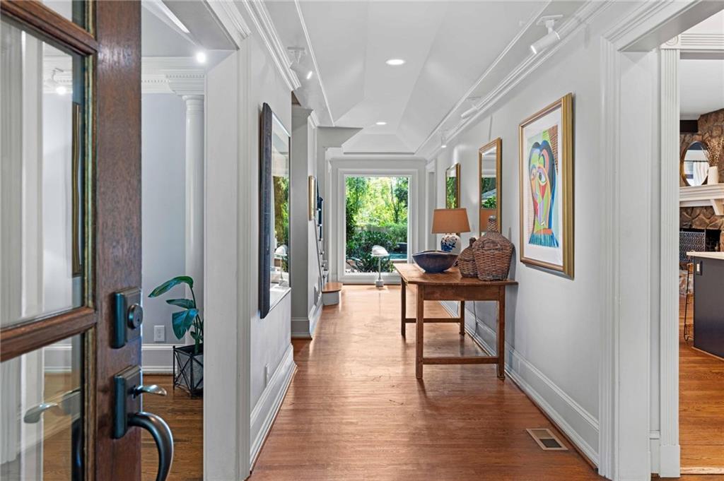 937 Buckingham Circle NW