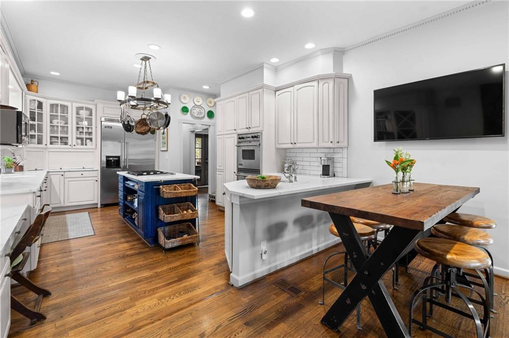 937 Buckingham Circle NW