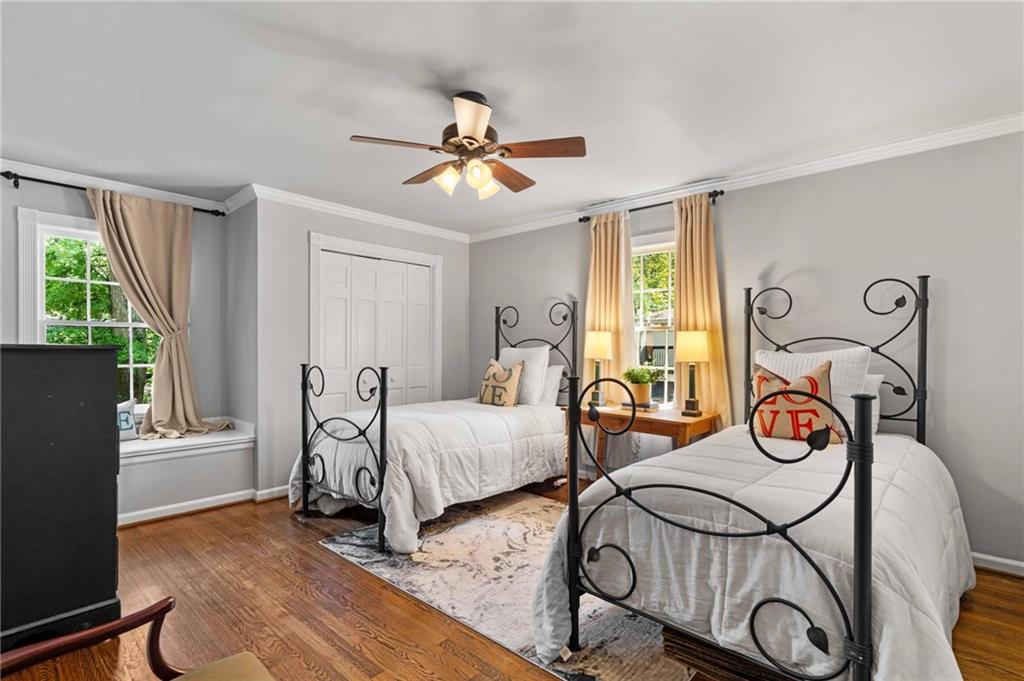 937 Buckingham Circle NW