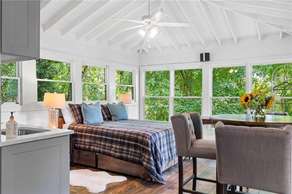 937 Buckingham Circle NW