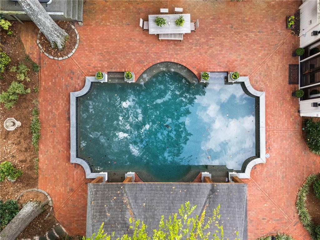 937 Buckingham Circle NW