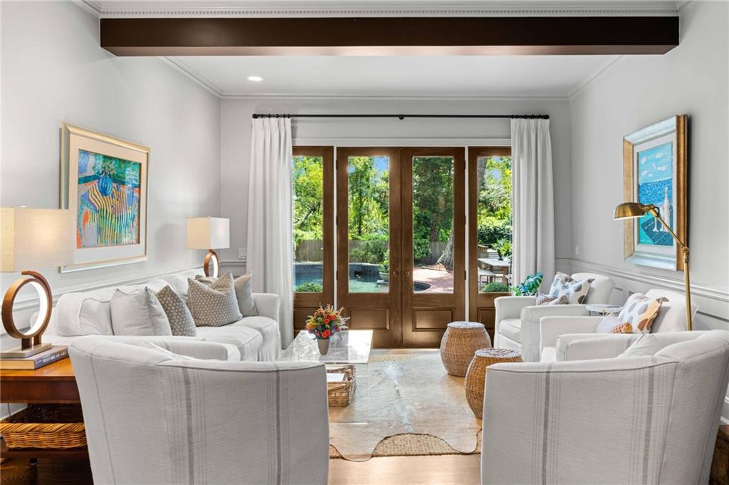 937 Buckingham Circle NW