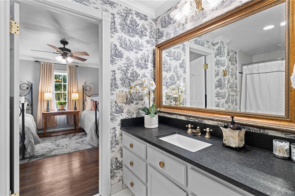 937 Buckingham Circle NW