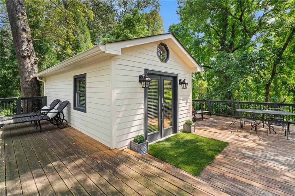 937 Buckingham Circle NW