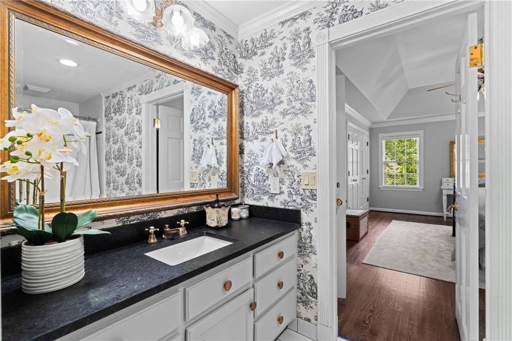 937 Buckingham Circle NW