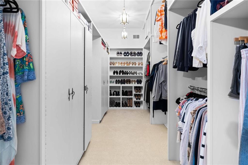 937 Buckingham Circle NW