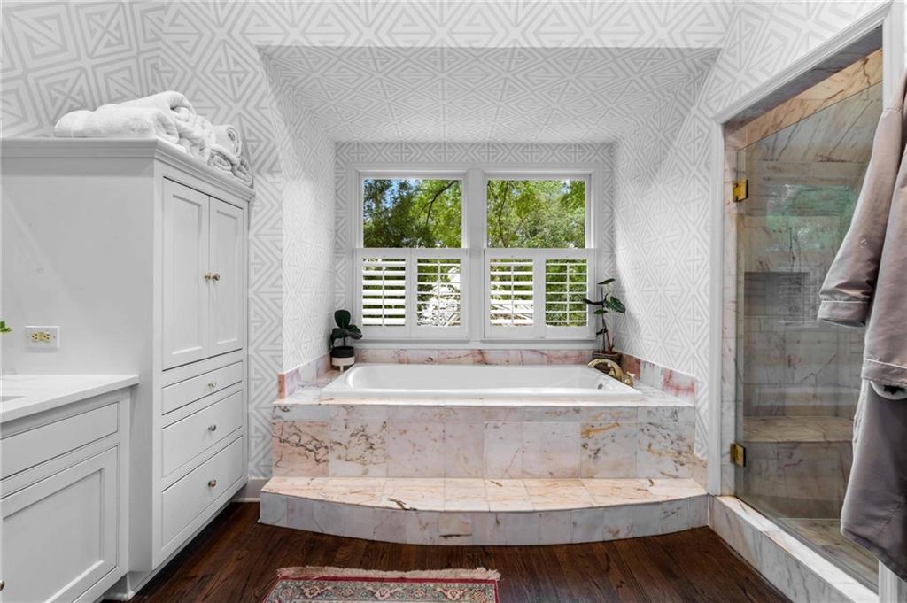 937 Buckingham Circle NW