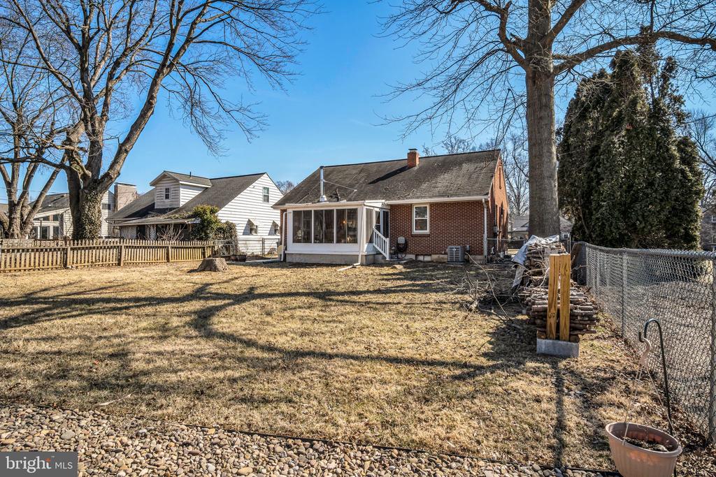 1910 Letchworth Dr
