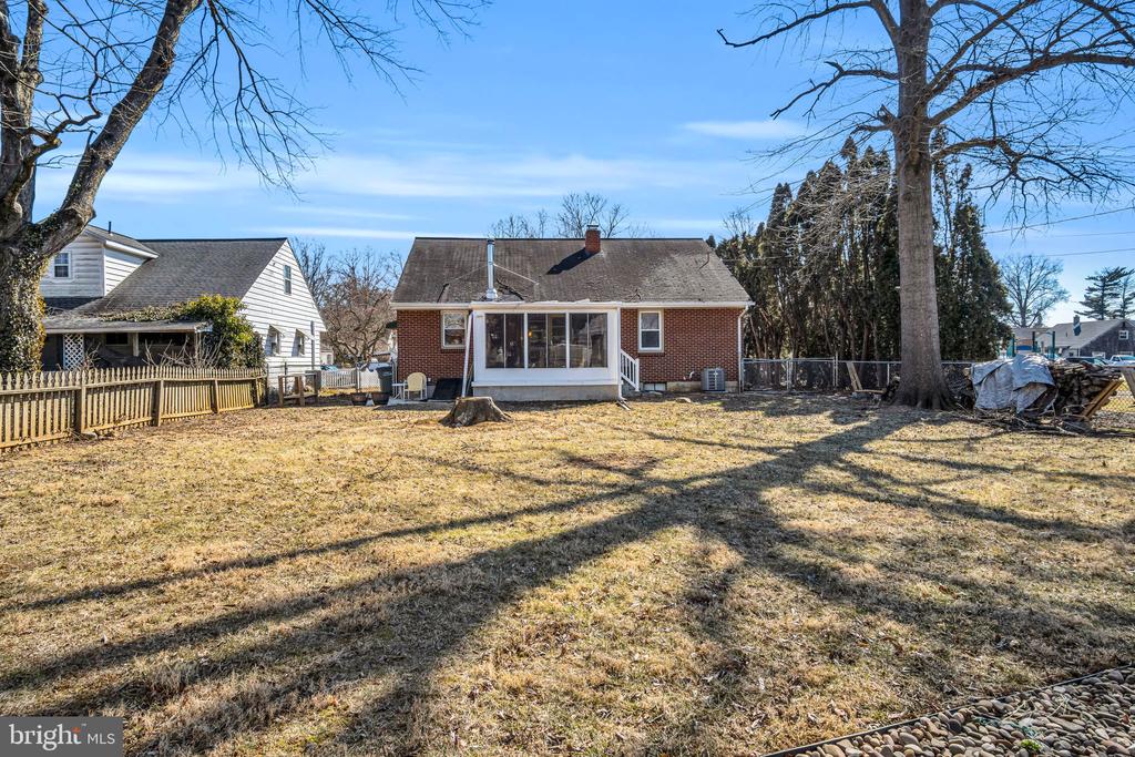 1910 Letchworth Dr