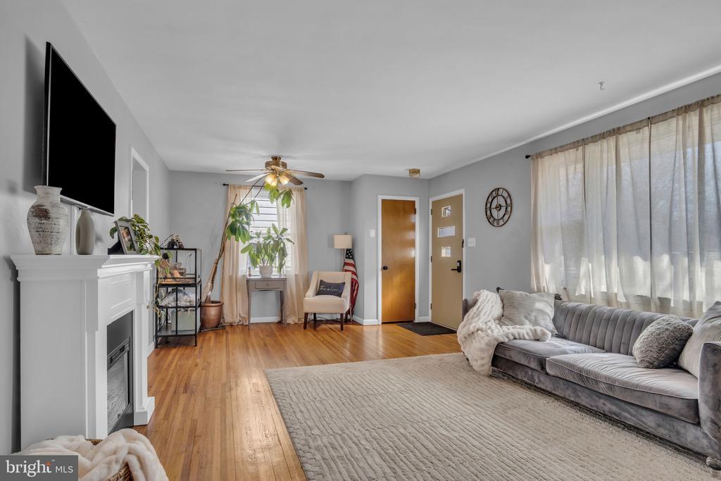 1910 Letchworth Dr