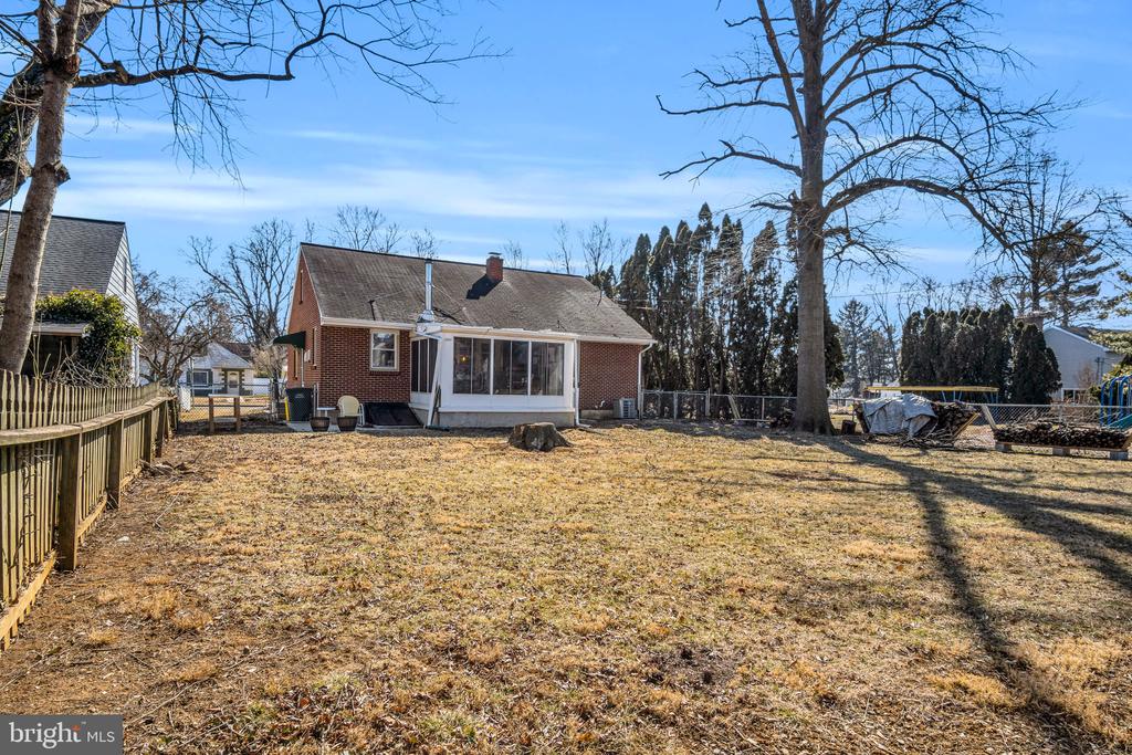 1910 Letchworth Dr