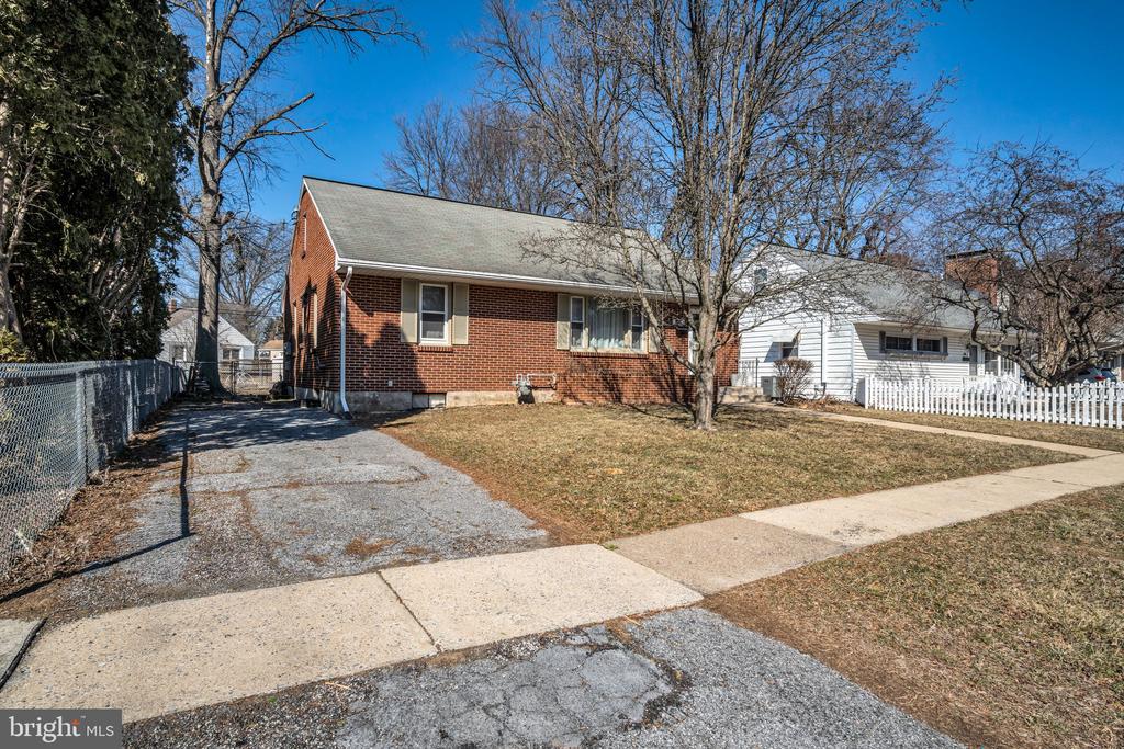 1910 Letchworth Dr