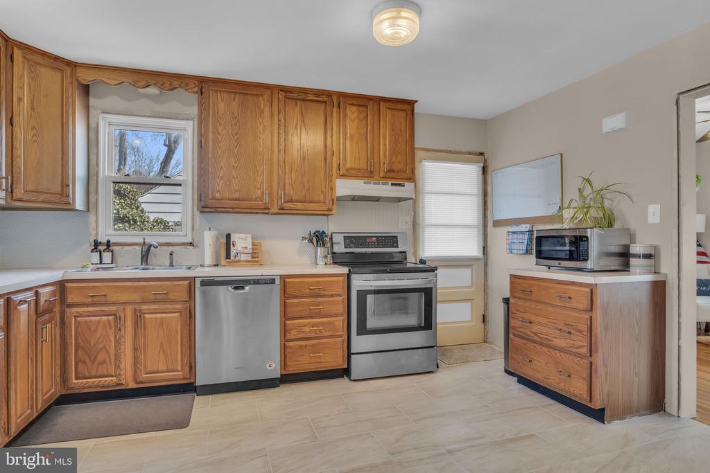 1910 Letchworth Dr