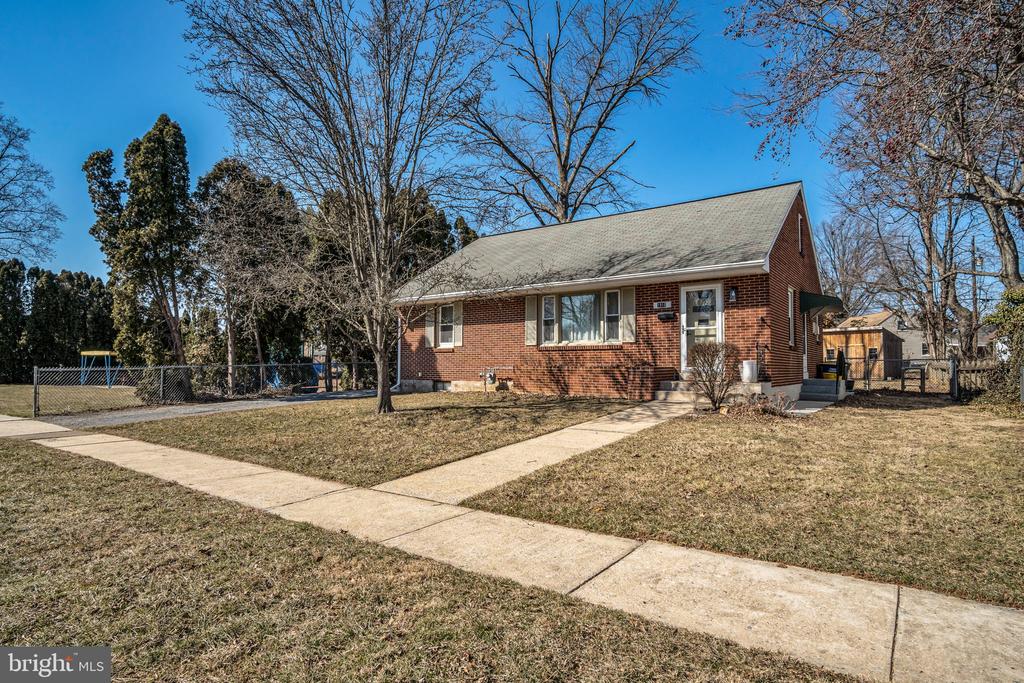 1910 Letchworth Dr