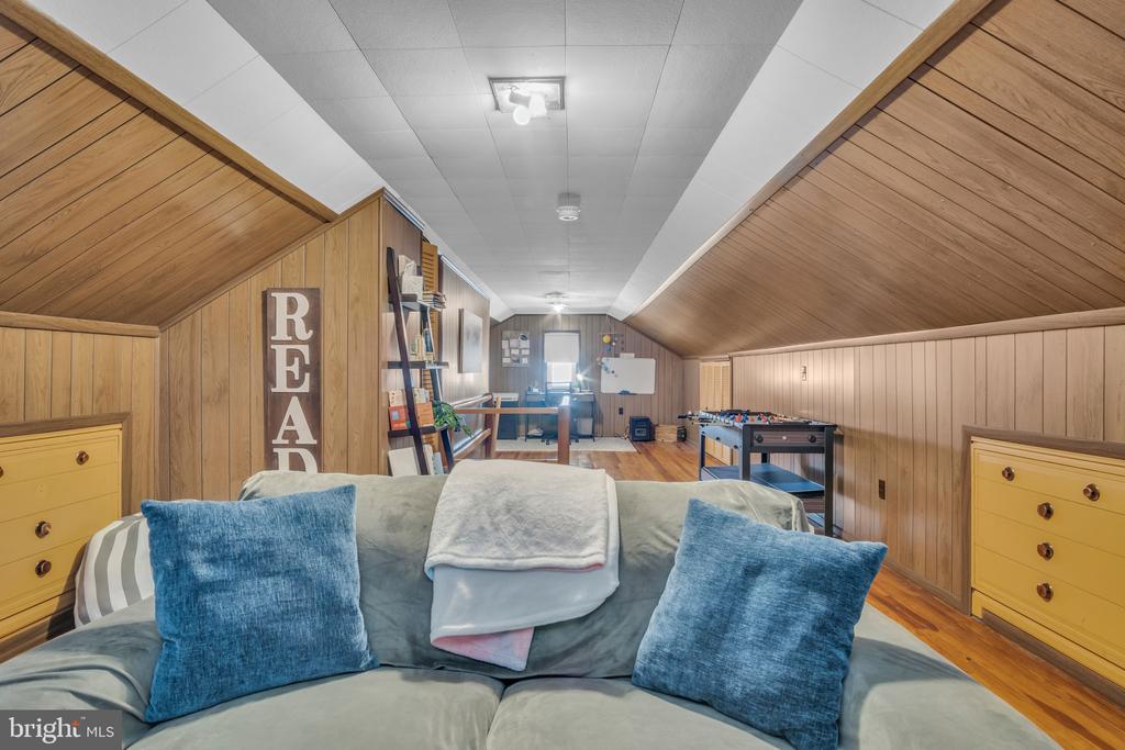 1910 Letchworth Dr