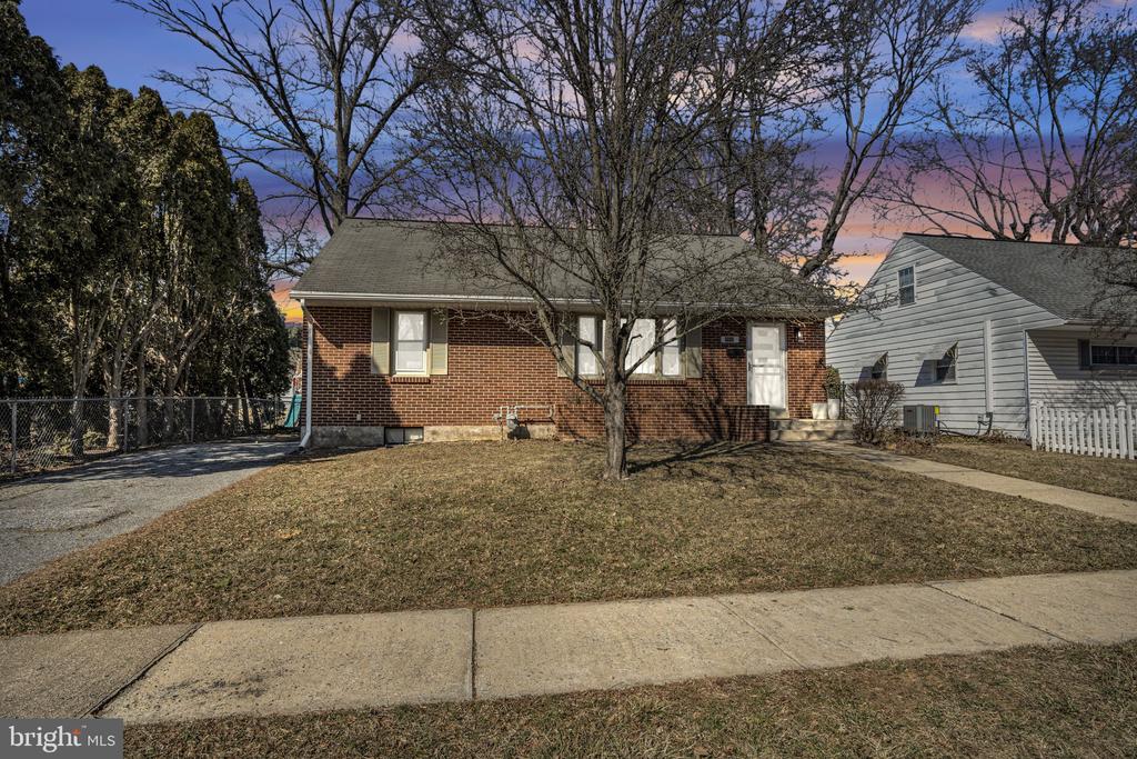 1910 Letchworth Dr