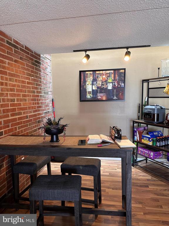 1071 Lancaster Blvd #15