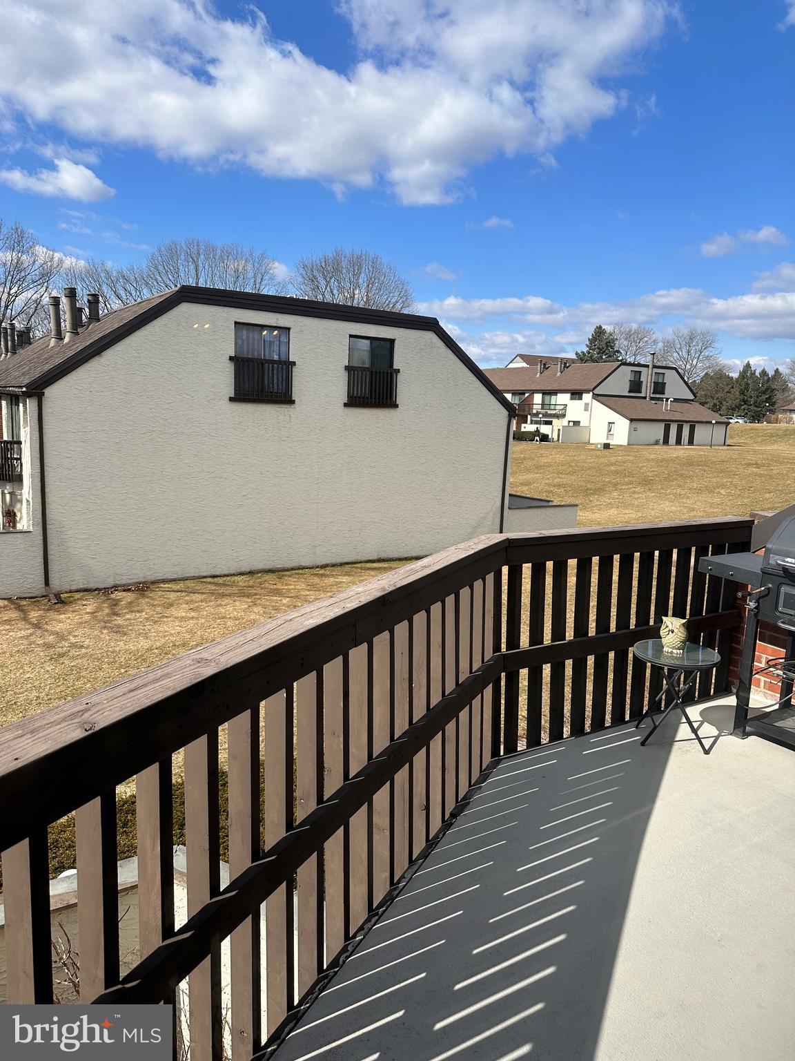 1071 Lancaster Blvd #15