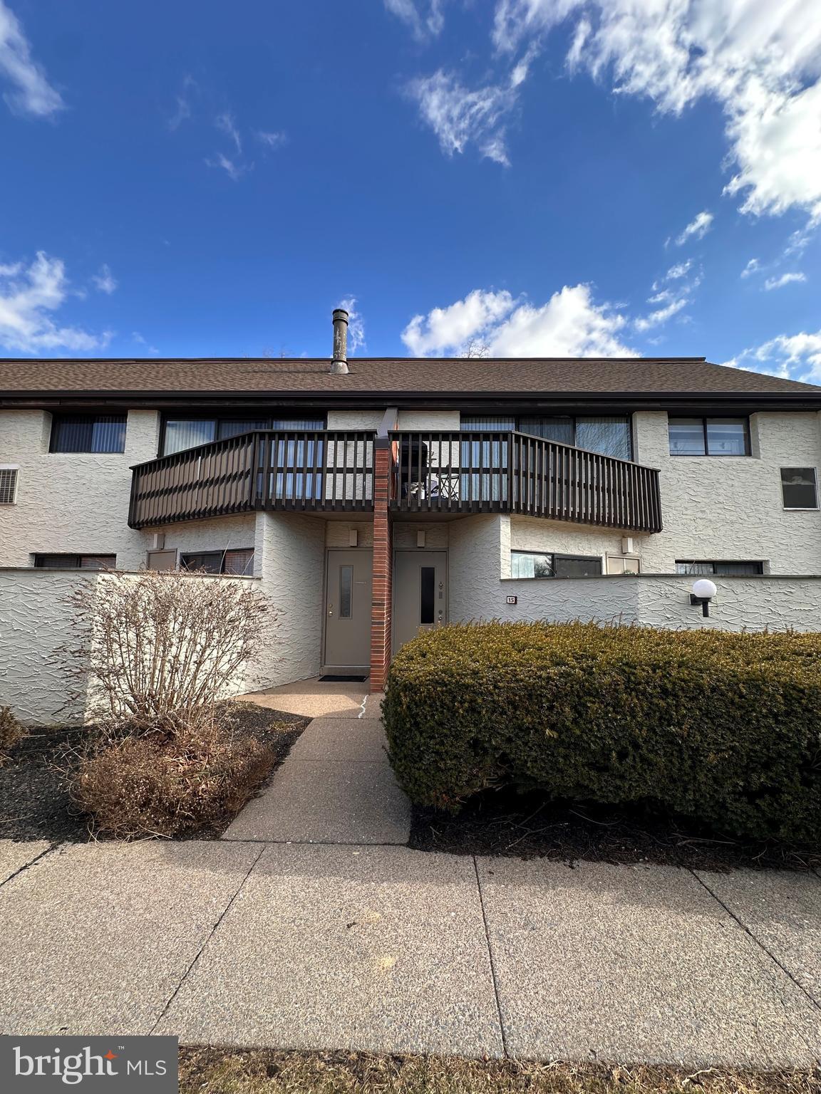 1071 Lancaster Blvd #15