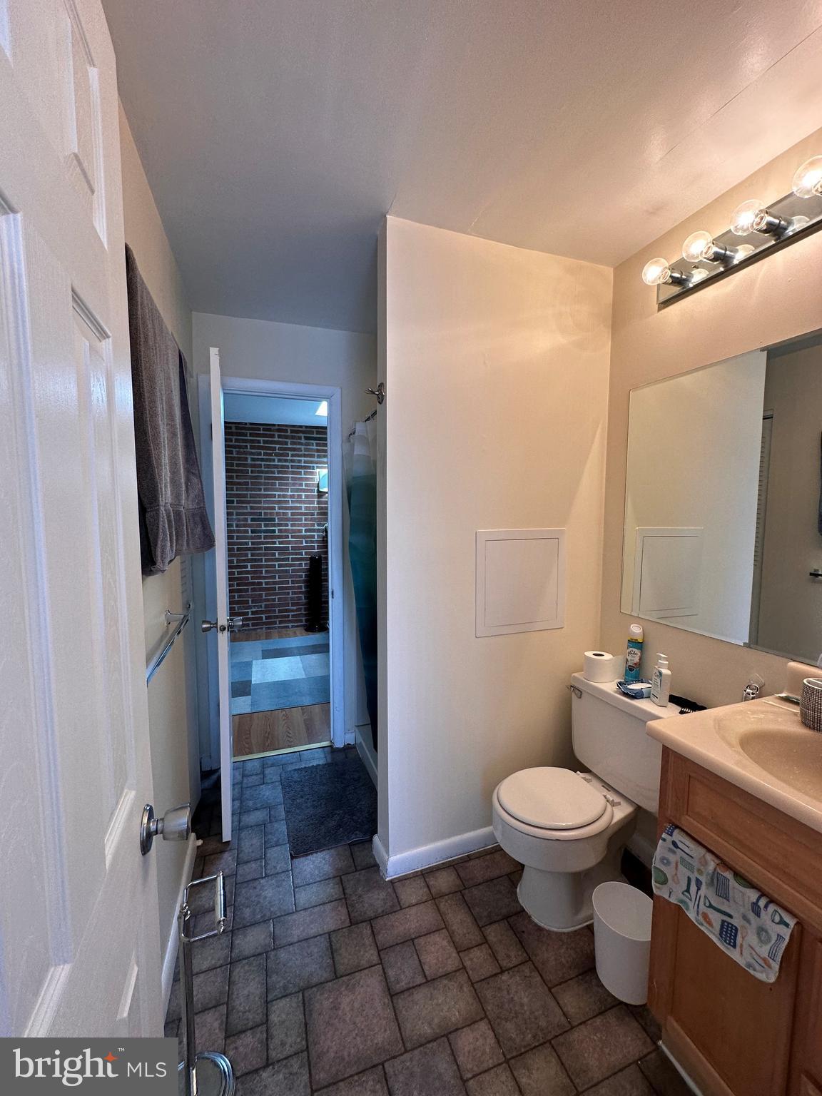 1071 Lancaster Blvd #15