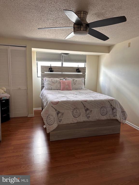 1071 Lancaster Blvd #15