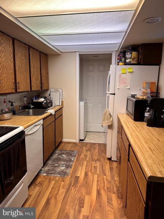 1071 Lancaster Blvd #15