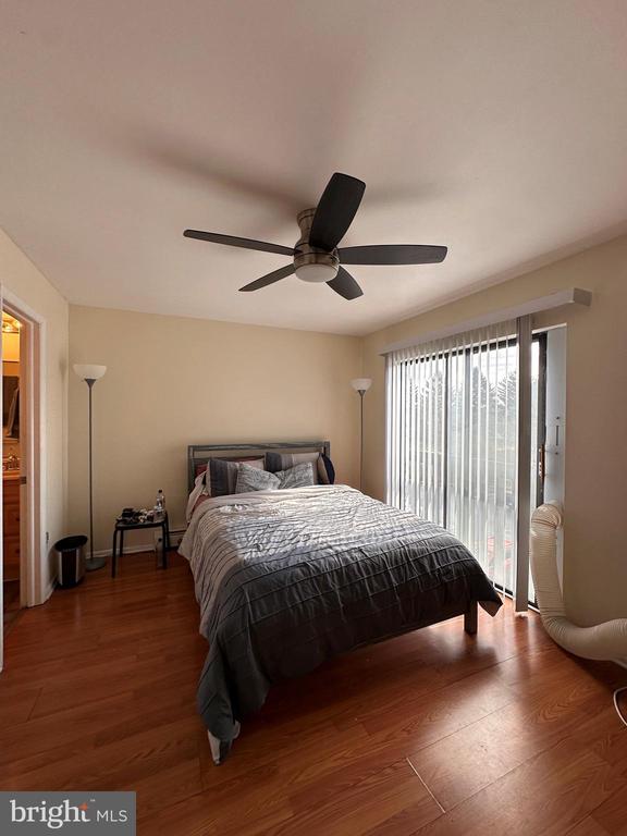 1071 Lancaster Blvd #15