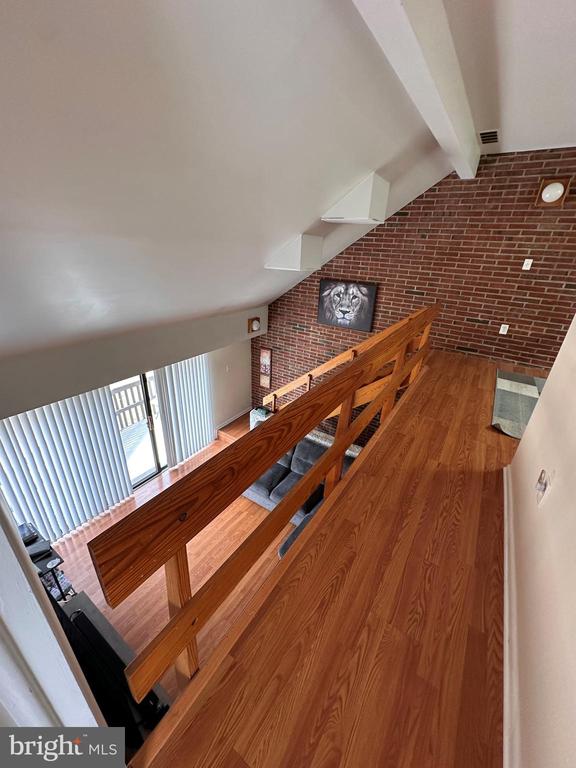 1071 Lancaster Blvd #15