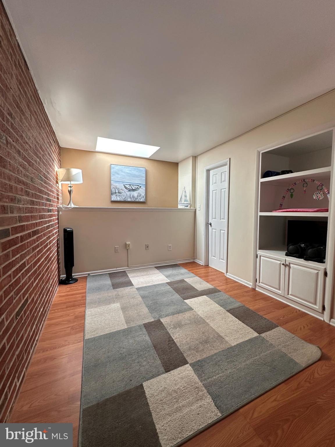 1071 Lancaster Blvd #15