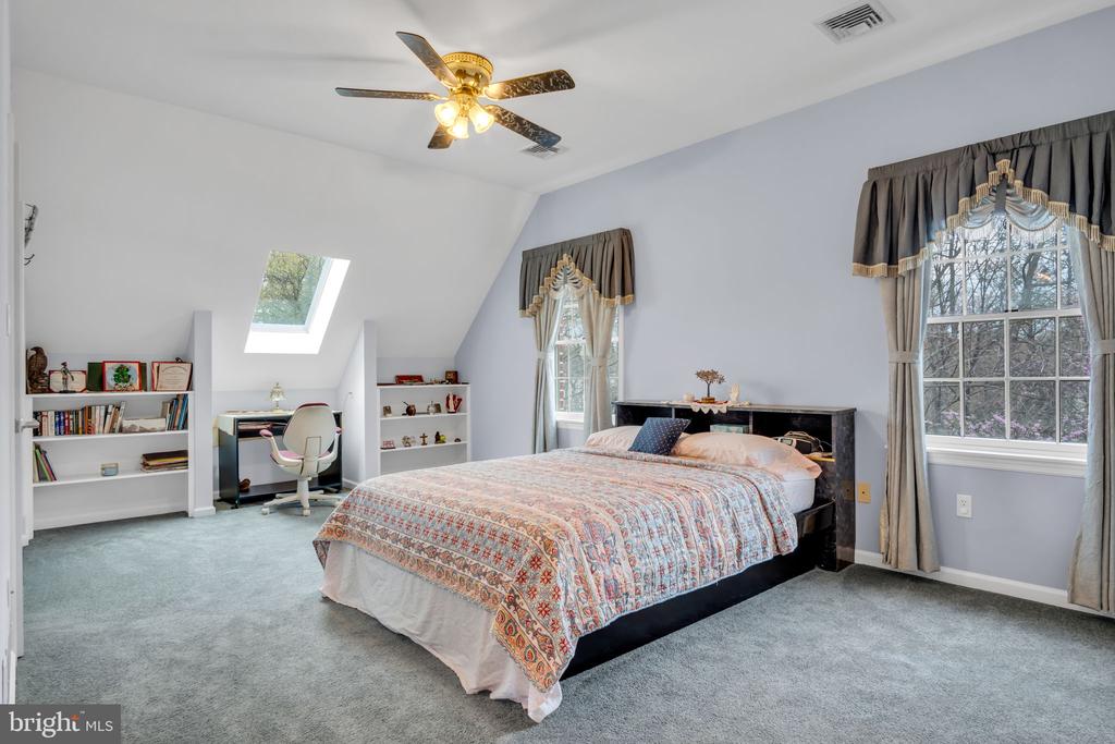 2004 MOUNTAIN PINE DRIVE