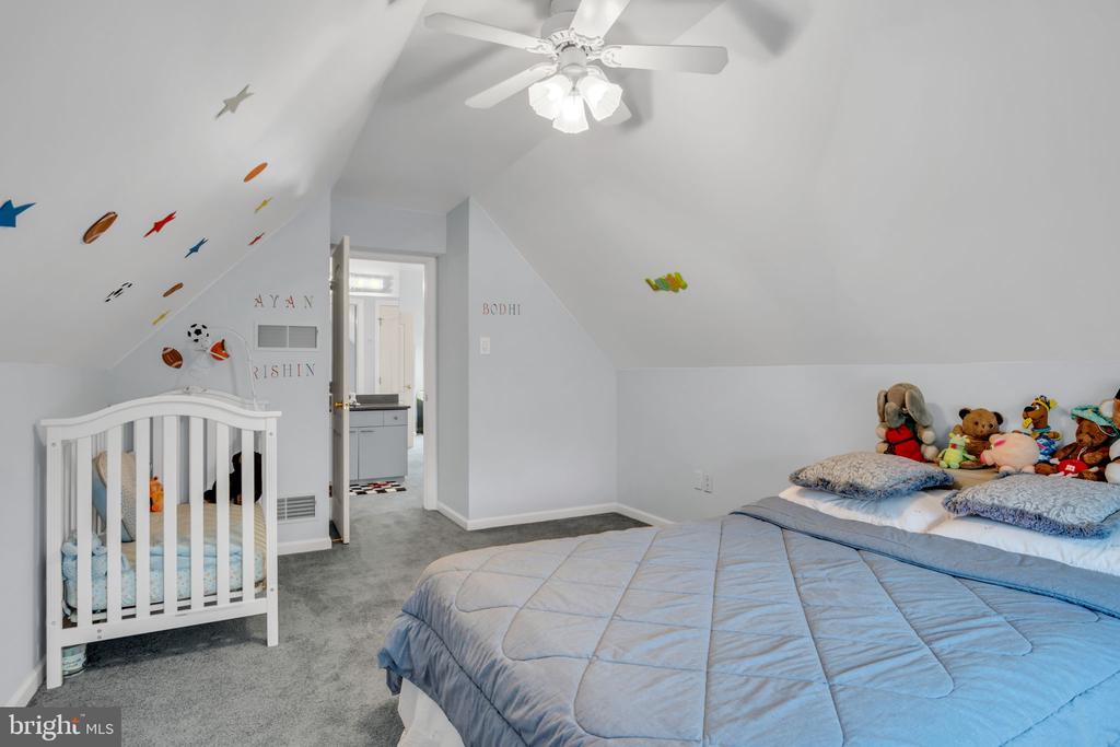 2004 MOUNTAIN PINE DRIVE