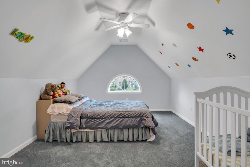 2004 MOUNTAIN PINE DRIVE