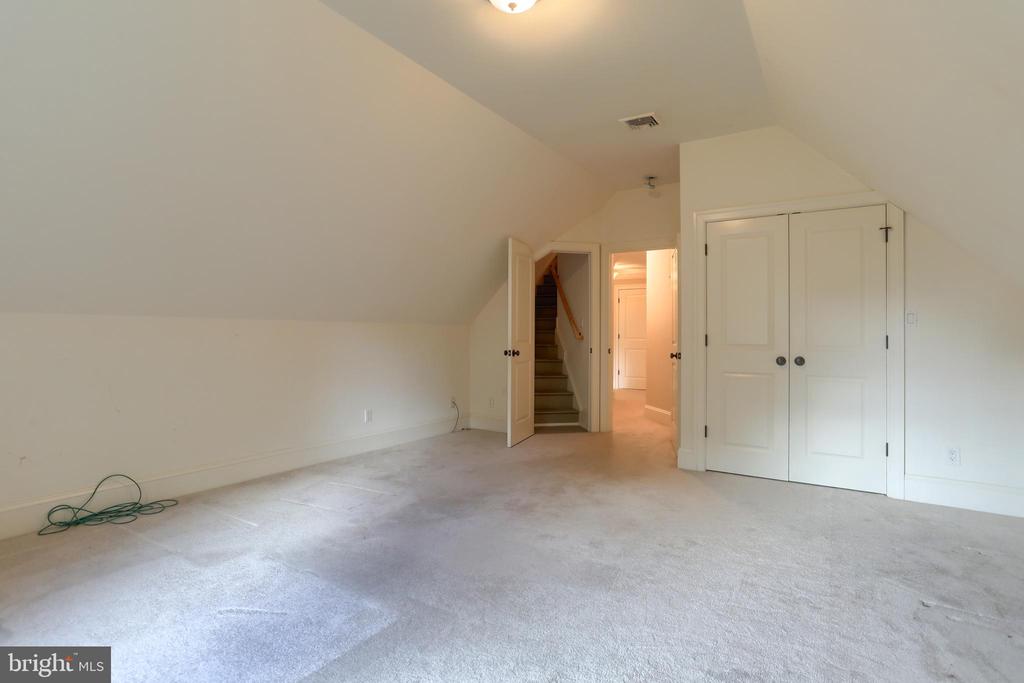 5102 Mountain Ridge Ln